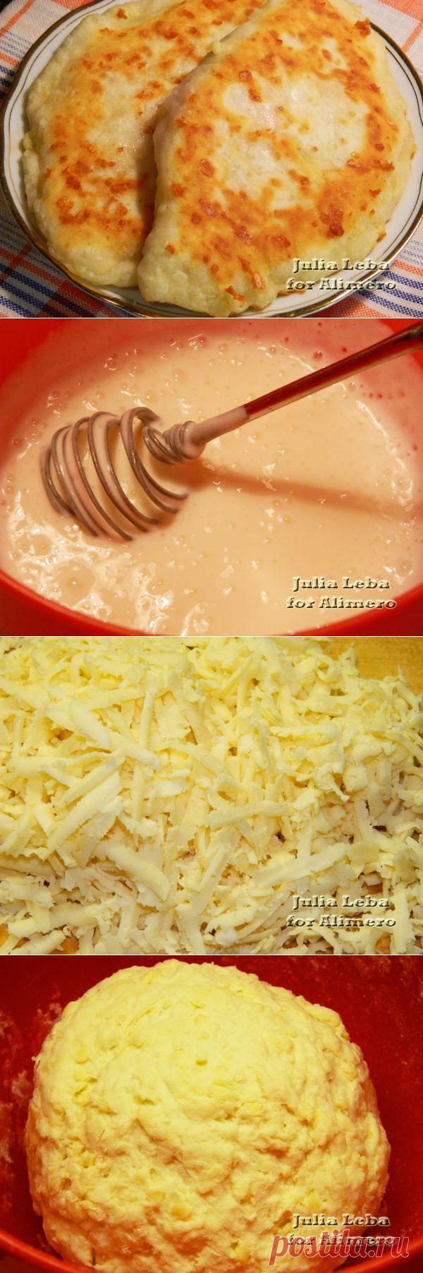 Быстрые сырные лепёшки с колбасой / Рецепты с фото