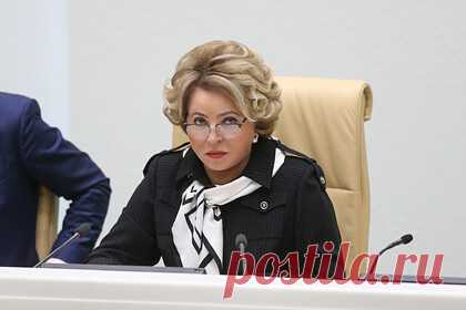 Матвиенко ответила на вопрос о планах возрождения СССР. У России нет планов по возрождению СССР, и, даже если бы они были, это невозможно. Так ответила на соответствующий вопрос спикер Совета Федерации Валентина Матвиенко. Она подчеркнула, что Москва собирается пребывать «в мире, согласии, любви и дружбе» с соседями из «наших союзных государств».