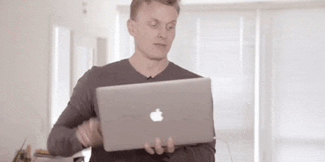 Что делать, если на ноутбук попала вода Опрокинутая бутылка воды или чашка кофе не всегда приговор для ноутбука. Действуйте быстро, и вы сможете спасти компьютер.
Если ноутбук побывал в бассейне, реке, ванне или принял душ, ему уже вряд ли ...