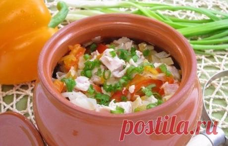 Горшочки с капустой, картофелем и куриным филе