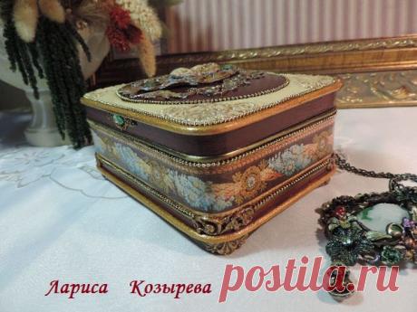 Шкатулка"Беатриче".Декупаж,декоративные отливки,патинирование.
#красивыйподарок#бордовый#золотой
#ручнаяработа#шкатулкаручнойработы
#подарокдляженщины#авторскаяработа
#шкатулкадляукрашений#патина
#классическийстиль#барокко