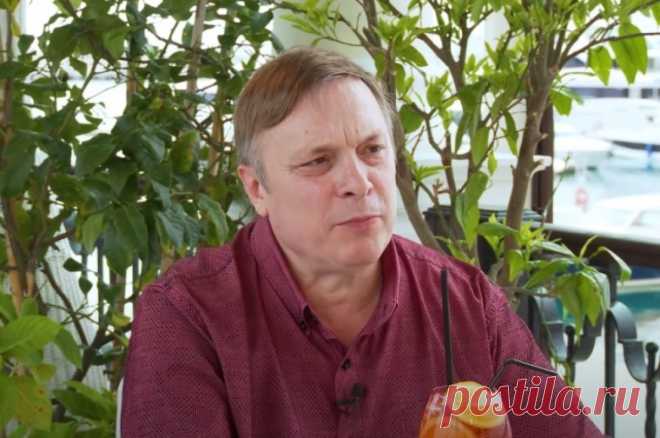 Разин назвал Сергея Лазарева «шакалом» за якобы «воровство» «Седой ночи». Кавер-версию песни «Седая ночь» Лазарев исполнил в новогодней комедии ТНТ «Иван Васильевич меняет всё».