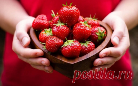 Пять вкусных альтернатив надоевшему клубничному варенью Клубничный сезон на подходе. Когда вся семья вдоволь наестся сладких ягод, можно подумать о заготовках на зиму. В этом сезоне можно не беспокоить бабушкин медный таз, ведь есть отличные способы сохран…