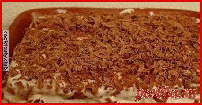 Торт из печенья «Неженка» . Милая Я Ингредиенты 2 пачки сахарного печенья 5-6 бананов пол-литра сметаны 1 стакан сахара 300 мл молока киви, клубника, апельсин — количество по желанию (для того, чтобы украсить тортик) шоколадка Рецепт приготовления Сметану взбиваем с сахаром, добавляем порезанные кружками бананы. Печенье вымачиваем предварительно в молоке (всего пару секунд), после чего начинаем с него выкладывание слоями торта. На блюдо кладем слой печенья, сверху сметану ...