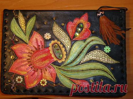 Обложка для книг из натуральной кожи, декор декоративная строчка, аппликация, бисер, пайетки.