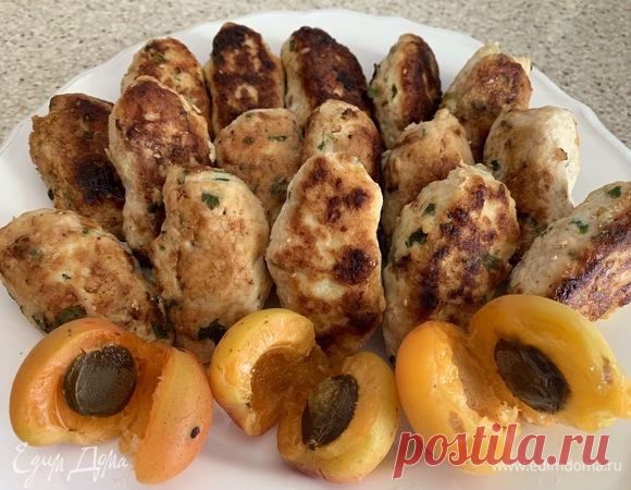 Котлеты «Монблан» с абрикосом. Ингредиенты: куриный фарш, абрикосы, сыр гауда