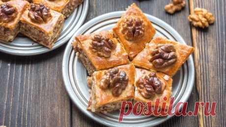 Рецепт пахлавы с грецкими орехами и мёдом из слоёного теста, приготовление в домашних условиях