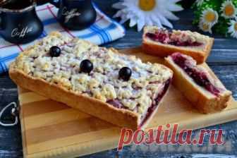 Тертый пирог с ягодами - рецепт с фото Тертый пирог с ягодами - простая и вкусная выпечка, которую можно предложить своим родным к вечернему чаю. Готовится пирог не сложно. Ягоды можно использовать и свежие, и замороженные, можно - густое варенье. Попробуйте, пирог отличный! Ингредиенты