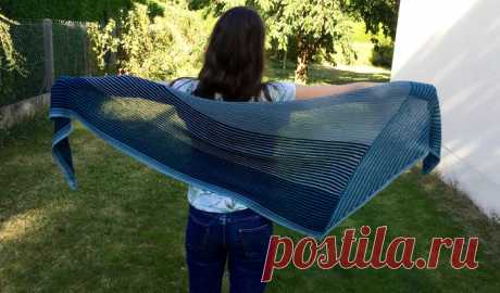 Шаль спицами "Biscotte Paintbox Shawl" от Louise Robert.