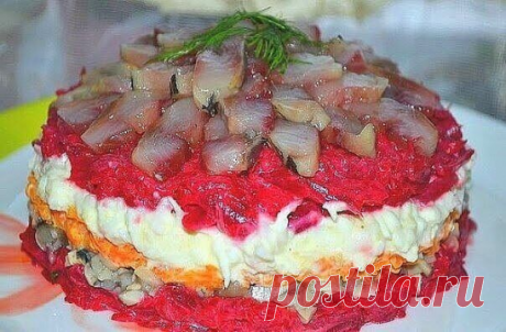 Салат с сельдью даже вкуснее, чем обычная и привычная нам "селедка в шубе"!

Продукты:

1 крупная свекла
1 средняя морковь
2 яйца
1 небольшая сельдь
150гр маринованных грибов
майонез или сметана

Приготовление:

Свеклу, морковь и яйца потереть на крупной терке, смешать по отдельности с майонезом (я смешивала май-з со сметаной), грибы мелко порезать, сельдь почистить, порезать кубиком или ломтиками. Выложить слоями:половина свеклы, грибы, морковь, яйца, свекла, сельдь. 

Приятного аппетита!