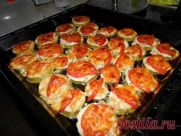 Кабачки с помидорами и сыром
