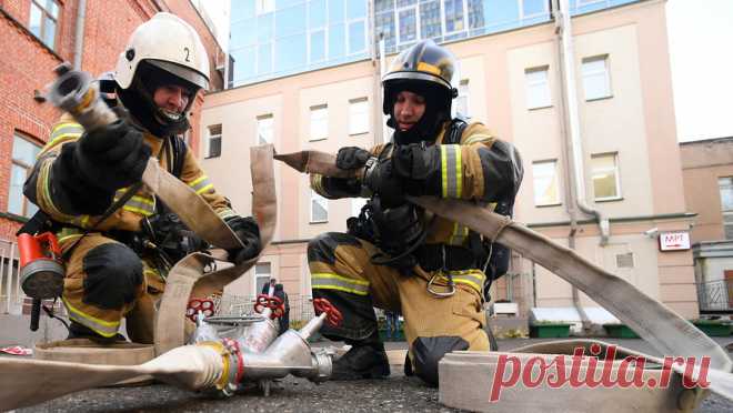 В Самаре вспыхнул пожар на двух этажах многоквартирного дома. В Самаре спасатели ликвидируют возгорание в Октябрьском районе города. Об этом сообщают "Известия" со ссылкой на управление МЧС по региону. Инцидент произошел на улице Гагарина. Специалисты зафиксировали вызов в 08:18 по ...