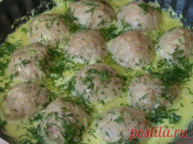Куриные кнели в молочной подливке. В этом блюде куриное мясо особенно хорошо 


Тает во рту!









 
Ингредиенты:
Фарш куриный — 400 гр.Рис отваренный — 150 гр.Белок (взбить) — 1 шт.Молоко — 1 стаканЛук — 1 шт.Чеснок — 1 шт.Масло сливочное — 30 гр.Мука — 1 ч.л.Специи.
Приго…