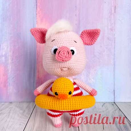 PDF Поросёнок Сахарок крючком. FREE crochet pattern; Аmigurumi animal patterns. Амигуруми схемы и описания на русском. Вязаные игрушки и поделки своими руками #amimore - свинка со спасательным кругом, поросёнок, свинья, поросенок.