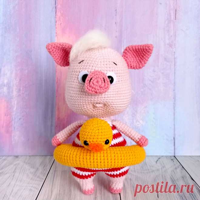 PDF Поросёнок Сахарок крючком. FREE crochet pattern; Аmigurumi animal patterns. Амигуруми схемы и описания на русском. Вязаные игрушки и поделки своими руками #amimore - свинка со спасательным кругом, поросёнок, свинья, поросенок.