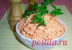 Салат из свежей морковки с орешками |