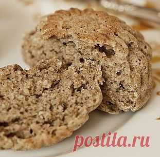 Булочки не кефире готовятся просто и быстро из ржаной муки. Это не калорийный рецепт здорового питания.