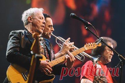 Налоговая закрыла юрлицо группы «Машина времени» за долги и нарушения. Московская налоговая закрыла юридическое лицо рок-группы «Машина времени», занимавшееся организацией туров. По доступным данным, причиной ликвидации юрлица стали долги и множественные нарушения в документации. Отмечается, что изначально коллективом была зарегистрирована компания с названием «Группа Машина времени XXI».