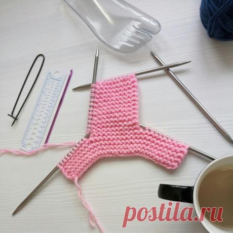 Мини-унты или бабуши спицами + как вязать удобную овальную пятку | Записки Спицеманьяка | Яндекс Дзен