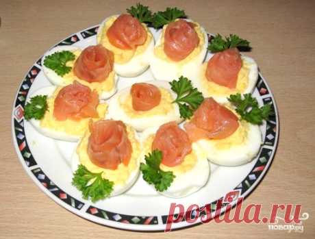 Яйца, фаршированные семгой - пошаговый кулинарный рецепт с фото на Повар.ру