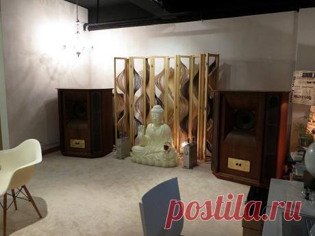 High End Audio For The Passionates
The so nice sounding TANNOY Canterbury speakers driven by the awesome NAGRA VPA, 50 watts of pure Class A, monoblock amplifiers...