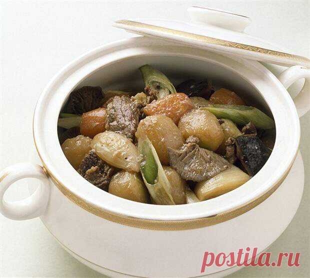 16 рецептов блюд в горшочках 


В горшочках даже самое простое блюдо кажется вкуснее. Не случайно они становятся все популярнее и популярнее.1. Жаркое из курицы по-русскиИнгредиенты:Курица весом примерно 1 кг, 400г репчатого лука…