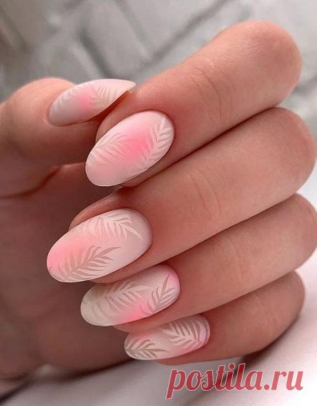 Маникюр на овальные ногти 2022-2023: модный дизайн и новинки