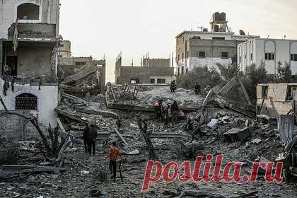 Премьер Палестины обвинил Израиль в повторной оккупации Газы. Израиль совершает повторную оккупацию сектора Газа, пытаясь создать буферные зоны на территории анклава, заявил премьер-министр Палестины Мухаммед Штайе. «Мы столкнулись с повторной оккупацией сектора Газа и с планами по созданию буферных зон внутри него. Мы полностью отвергаем эти планы», — сказал он.