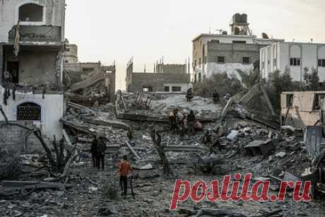 Премьер Палестины обвинил Израиль в повторной оккупации Газы. Израиль совершает повторную оккупацию сектора Газа, пытаясь создать буферные зоны на территории анклава, заявил премьер-министр Палестины Мухаммед Штайе. «Мы столкнулись с повторной оккупацией сектора Газа и с планами по созданию буферных зон внутри него. Мы полностью отвергаем эти планы», — сказал он.