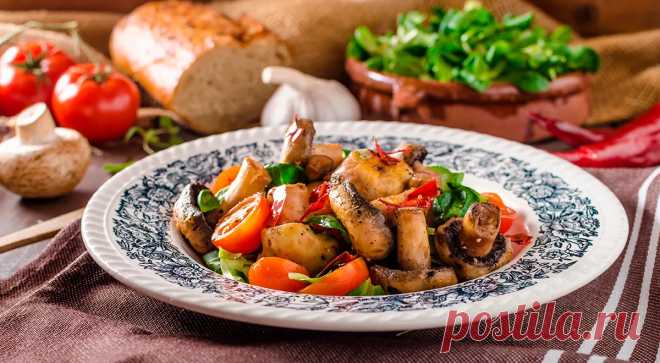 12 сытных салатов с шампиньонами — читать на Gastronom.ru Хотите превратить обычный салат в полноценное, сытное и питательное блюдо? Добавьте в него сырые, жареные или маринованные шампиньоны. Эти грибы иногда называют вторым мясом — так много в них белка и других полезных веществ. Шампиньоны прекрасно соче - статья на кулинарном сайте Gastronom.ru