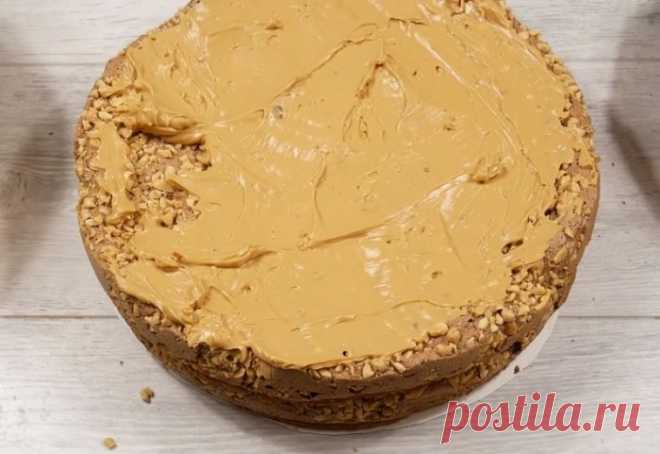 Вкуснейший тортик «Белочка» Представляем вашему вниманию рецепт потрясающего тортика, который понравится абсолютно всем.  Его особенность в том, что орехи будем запекать вместе с