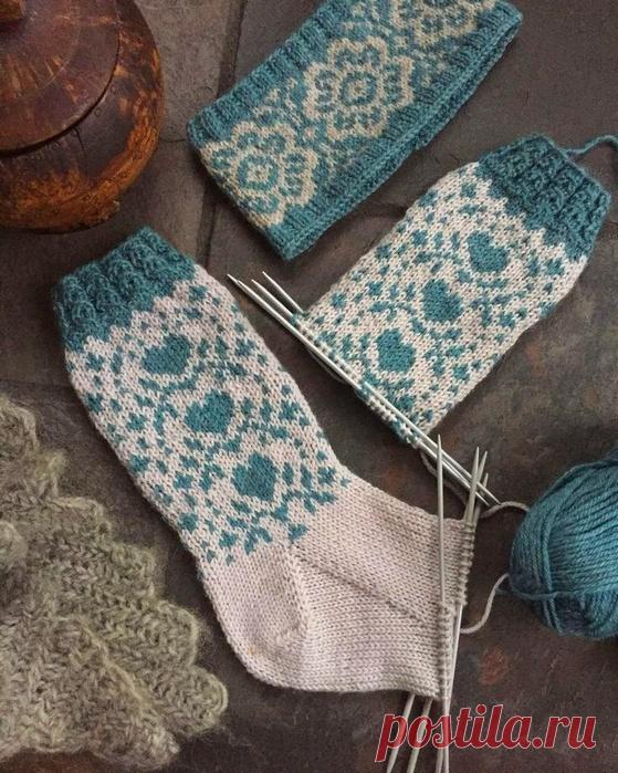 Красивый узор для варежек и носочков.