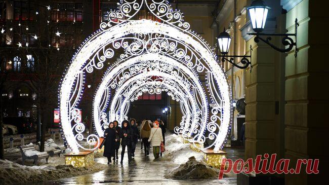 В центре Москвы установили восемь световых арок в преддверии Нового года