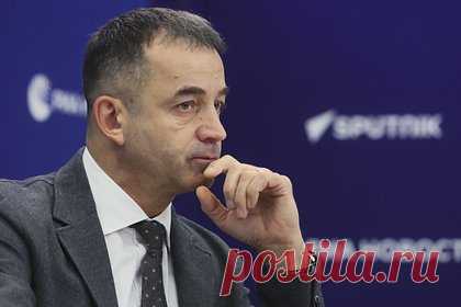 Певцов заявил о необходимости создания фильмов о СВО. Актер Дмитрий Певцов заявил о необходимости создания фильмов, посвященных СВО. Артист отметил, что проекты, которые будут посвящены политической ситуации, появятся после осмысления общества. По его мнению, для создания подобных картин нужны люди, которые увидят ситуацию «с высоты птичьего полета».