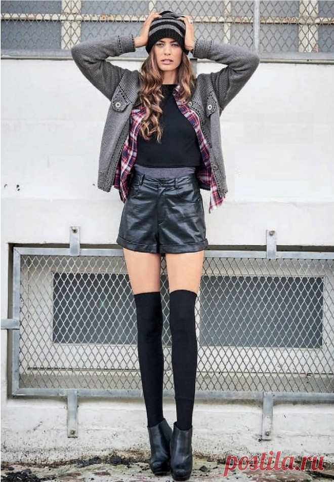 МОДНАЯ ВЯЗАНАЯ КУРТКА

Размеры куртки: 36-38 (40-42). 

Вам потребуется: 650 (700) грамм меланжевой серой и для вышивки 50 грамм черной пряжи, состоящей из 53% мериносовой шерсти, 47% хлопка; длиной нити 95 метров в 50 граммах; спицы № 4; круговые спицы № 4; 7 металлических пуговиц под состаренное серебро. 

Декоративные убавки: с правого края = кромочная, 1 лицевая, 2 петли провязать вместе лицевой. С левого края = 2 петли провязать вместе лицевой с наклоном влево (= 1 пе...