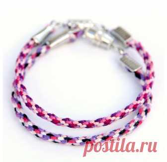 Плетеный браслет из ниток