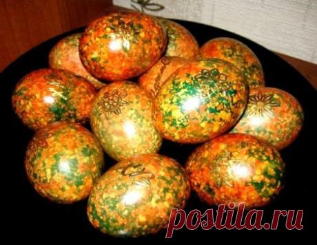 Красим яйца оригинальным способом к пасхе - "крашенки мраморные"