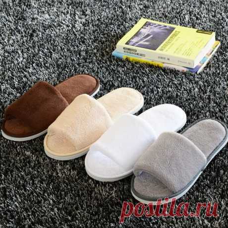 Мужские и женские домашние тапочки высокого качества с антискользящей подошвой по цене от 192 рублей. Купите сейчас с бесплатной доставкой в любой город!
