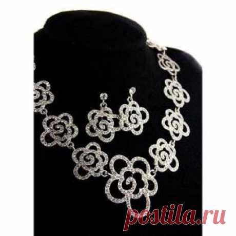 Комплект (серьги + колье) с кристаллами Swarovski - купить в интернет магазинчике для Диких Хозяек 1548080