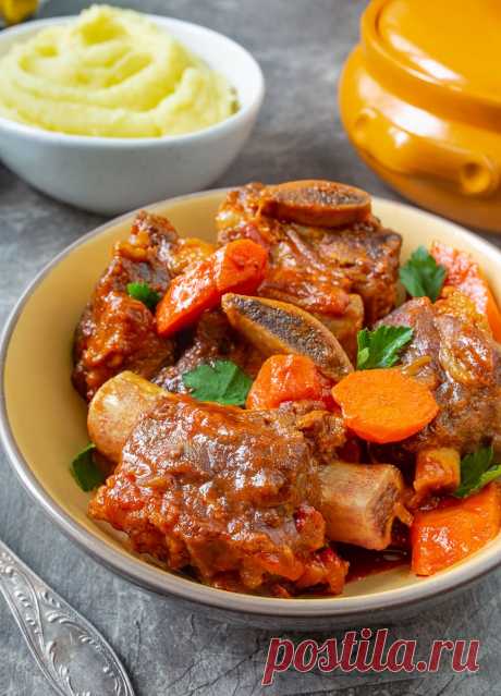 Тушеные говяжьи ребра в томатном соусе на Вкусном Блоге Тушеные говяжьи ребра в томатном соусе - вкусные проверенные рецепты, подбор рецептов по продуктам, консультации шеф-повара, пошаговые фото, списки покупок на VkusnyBlog.Ru