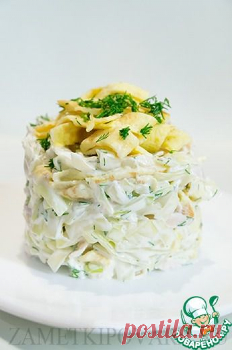 Салат из белокочанной капусты с курицей и яичными блинчиками