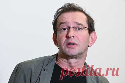 Панин назвал Хабенского мерзавцем из-за увольнения Назарова. Актер Алексей Панин раскритиковал худрука МХТ имени Чехова Константина Хабенского и назвал его мерзавцем. Причиной недовольства Панина послужило увольнение артиста Дмитрия Назарова из театра. «Как это можно объяснить? Я не знаю… Надо быть абсолютным мерзавцем, чтобы так себя повести», — сказал он.