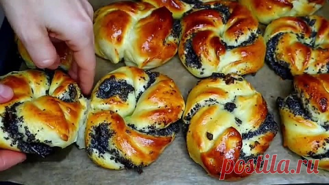 Булочки с маком очень нежные и вкусные! Вся семья в восторге!
