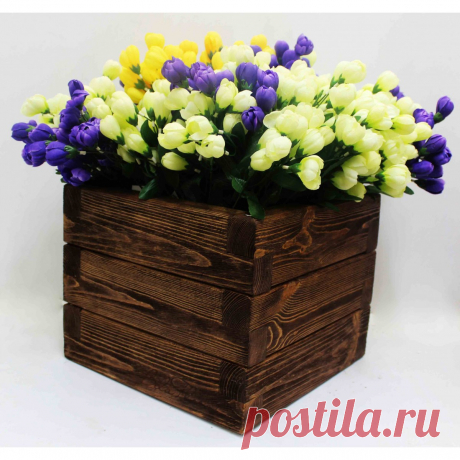 Деревянные кашпо для цветов и комнатных растений, а так же для балконов, террас, офиса и Вашего сада. Данные кашпо - это эксклюзивная ручная работа, которая очаровывает своей красотой.

Массив дерева (сосна) 3.5 см
Размеры:​ 30х30х24 см.
Обьем: ​10,6 л.