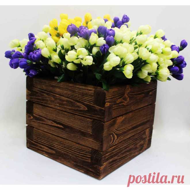 Деревянные кашпо для цветов и комнатных растений, а так же для балконов, террас, офиса и Вашего сада. Данные кашпо - это эксклюзивная ручная работа, которая очаровывает своей красотой.

Массив дерева (сосна) 3.5 см
Размеры:​ 30х30х24 см.
Обьем: ​10,6 л.