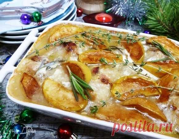 Французская куриная кастрюля A la normande. Ингредиенты: куриные голени, лук репчатый, сельдерей стебли