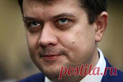 Спикер Верховной Рады ответил на все обвинения Зеленского. Спикер Верховной Рады Дмитрий Разумков считает все обвинения со стороны президента Украины Владимира Зеленского и партии «Слуга народа» надуманными, однако не будет затягивать подготовку к голосованию по вопросу своей отставки. Он указал, что выпады в его адрес — лишь предлог для смещения с должности.
