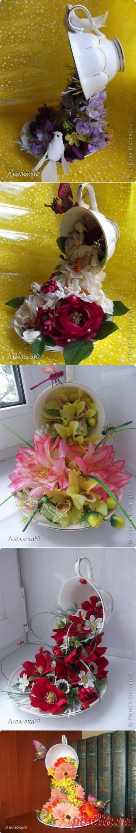 Декор кофейной чашки цветочным водопадом.