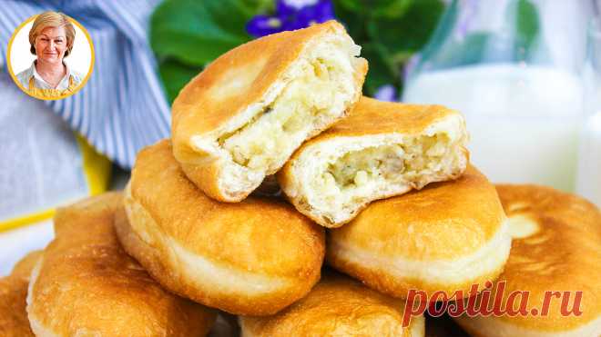 Жареные пирожки с картошкой и грибами. Жареные пирожки с картошкой и грибамиПриготовим начинку.Мелко нарезать шампиньоны и лук.На растительном масле обжарить лук. Затем добавить подготовленные грибы. Обжариваем до испарения жидкости.Картофель отварить в подсоленной воде до готовности. Слить воду и приготовить картофельное пюре.Перемешать картофельное пюре с обжаренными грибами. Соль перец добавляйте по вкусу.Приготовим тесто.Тёплую воду, сахар, дрожжи (если будете готовить из прессованных…