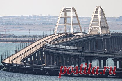 Пострадавшую во время теракта на Крымском мосту девочку доставили в Краснодар. Пострадавшую во время теракта на Крымском мосту 14-летнюю девочку доставили в детскую больницу в Краснодар. Об этом сообщила заместитель кубанского губернатора Анна Минькова. Она пояснила, что школьницу уже осмотрели специалисты, у нее взяли анализы и сделали томографию.